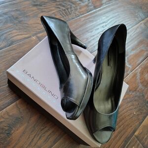 Vintage Y2K Bandolino peep toe high heels.Size 10
